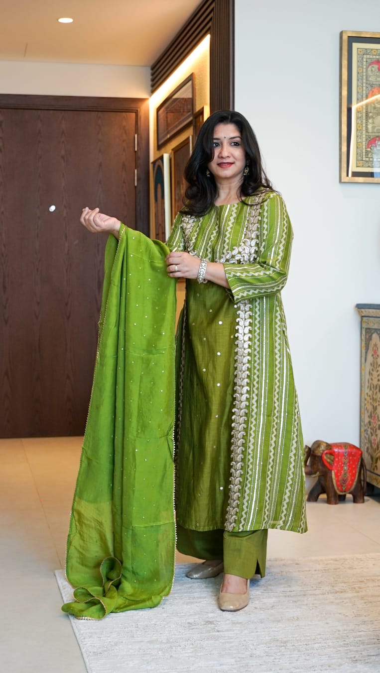 Chartreuse Mul Chanderi Kurta Set with Paisley Pita Work & Tissue Dupatta